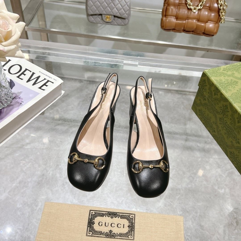 G*u*i sandals
